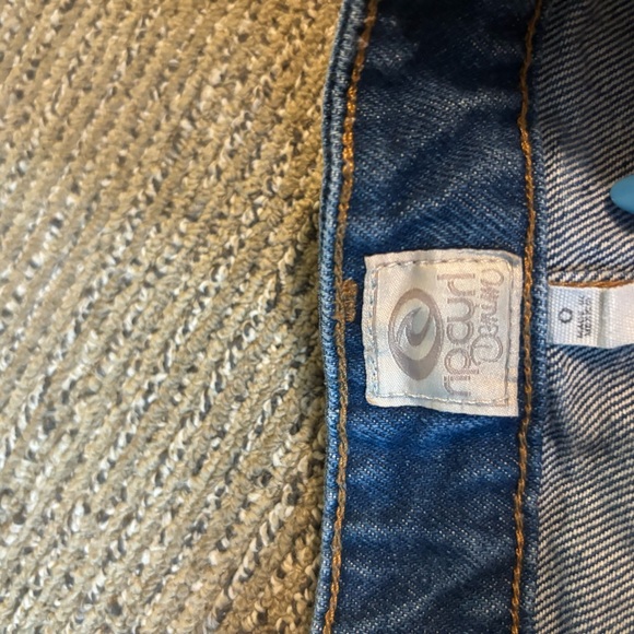 ripcurl denim jean shorts in a size zero / 0 . - Picture 3 of 4